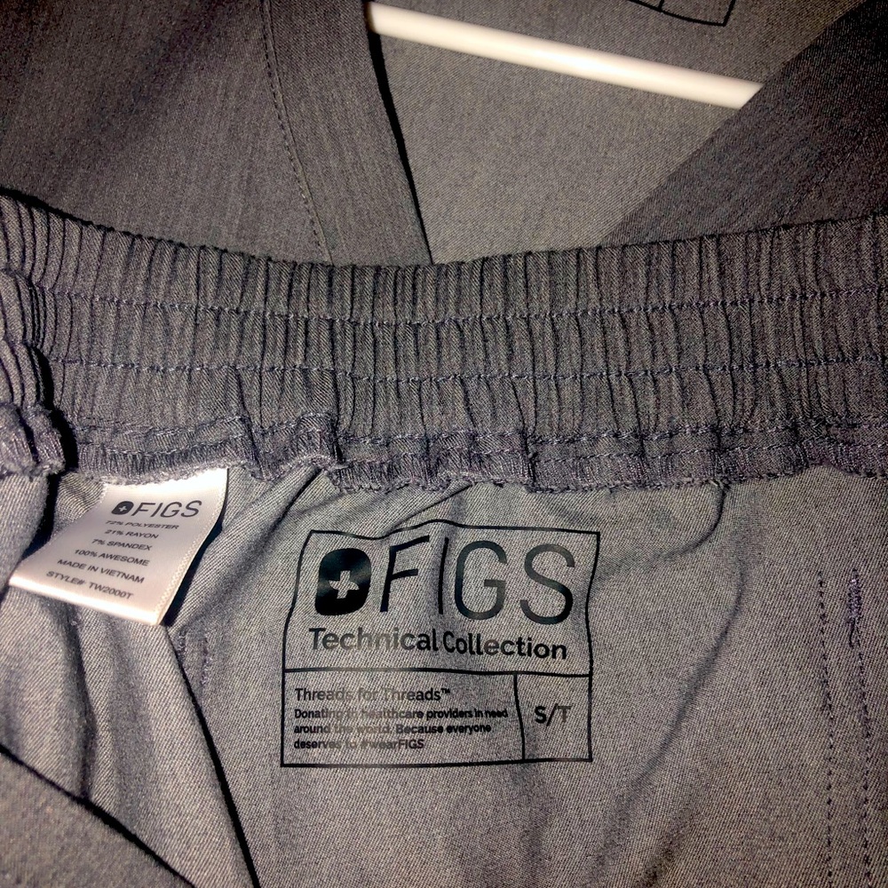 Figs yola skinny scrubs set